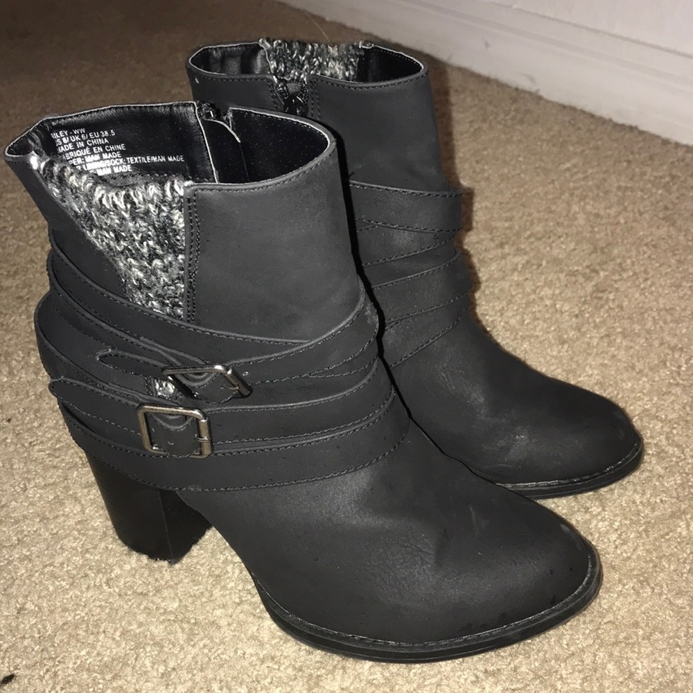 Black heel booties